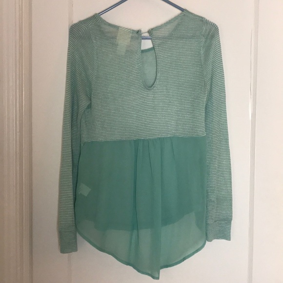 Adorable seafoam blue sweater with sheer fabric - Picture 5 of 5